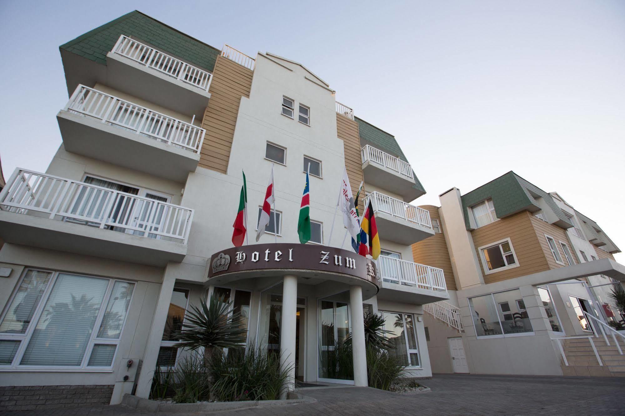 Hotel Zum Kaiser Свакопмунд Экстерьер фото